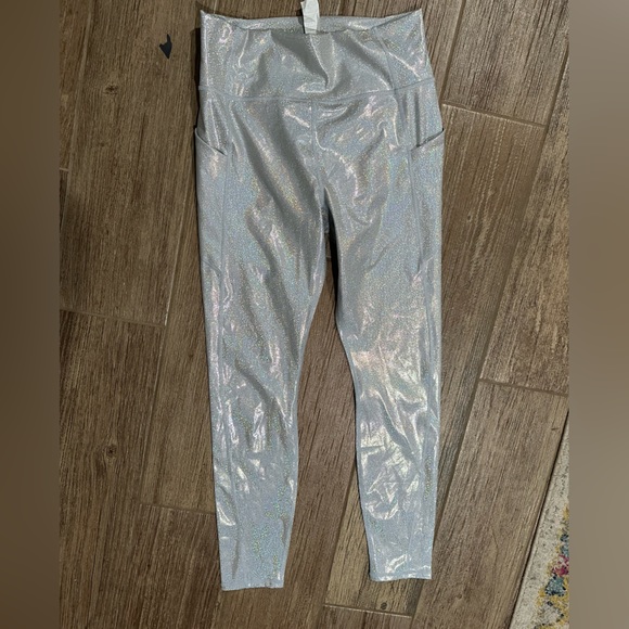 Fabletics High Waist Legging with pockets Silver Metallic - Picture 3 of 3